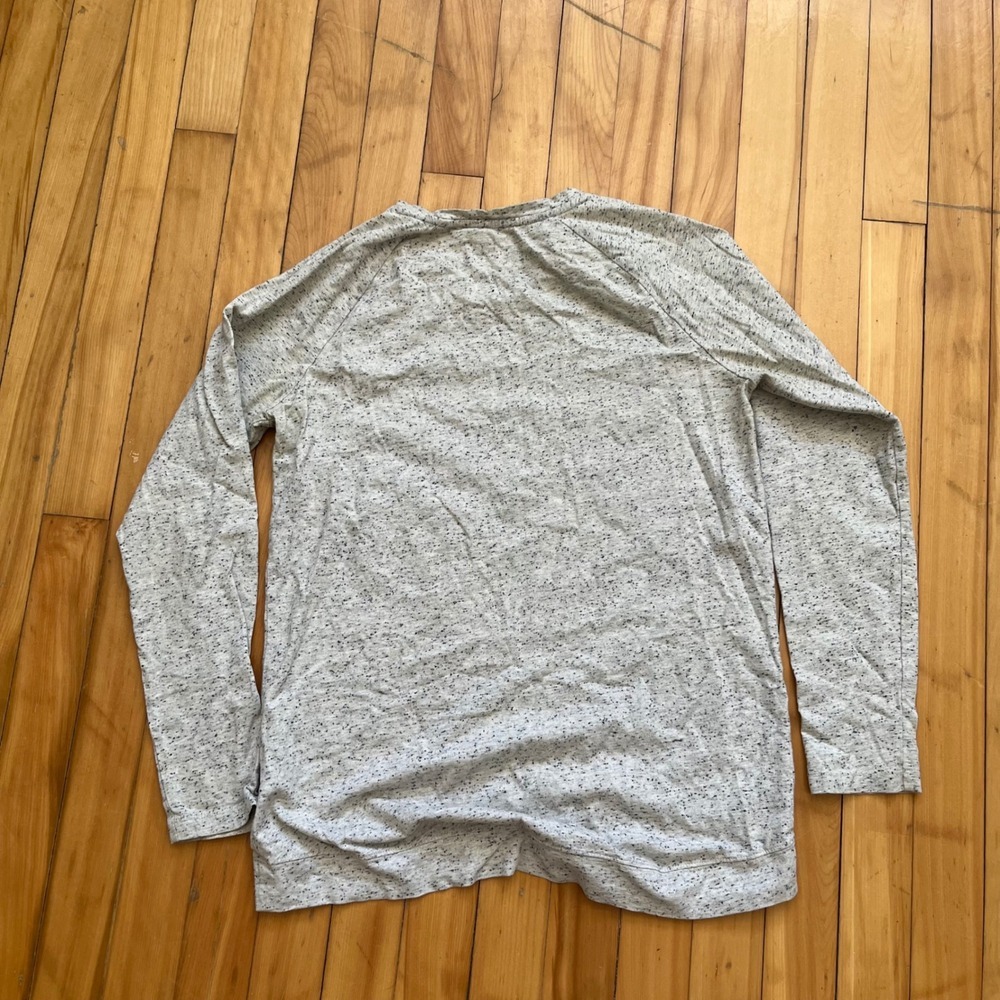 Roots Canada Mens Medium Long Sleeve Graphic T-Shirt Grey Winter Cabin Print - Picture 6 of 6